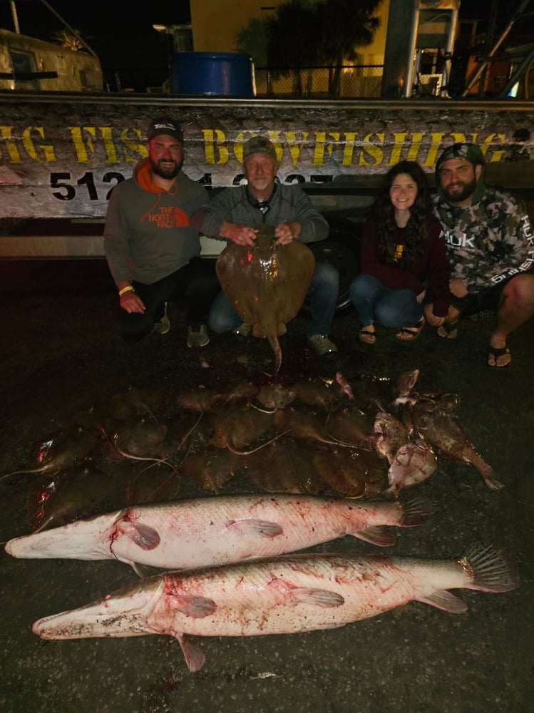 "Alpha" Alligator Gar Bowfishing In Houston