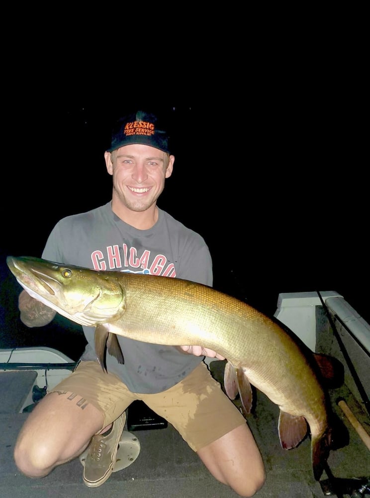 Wallhanger Musky Guide Trips In Eagle River