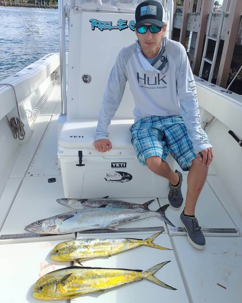 28’ Contender Center Console In Riviera Beach