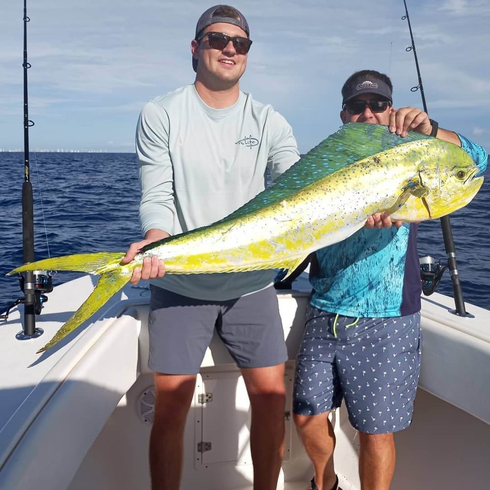 28’ Contender Center Console In Riviera Beach