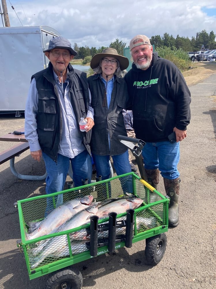 Astoria Salmon Fishing Trip At Buoy 10 In Warrenton