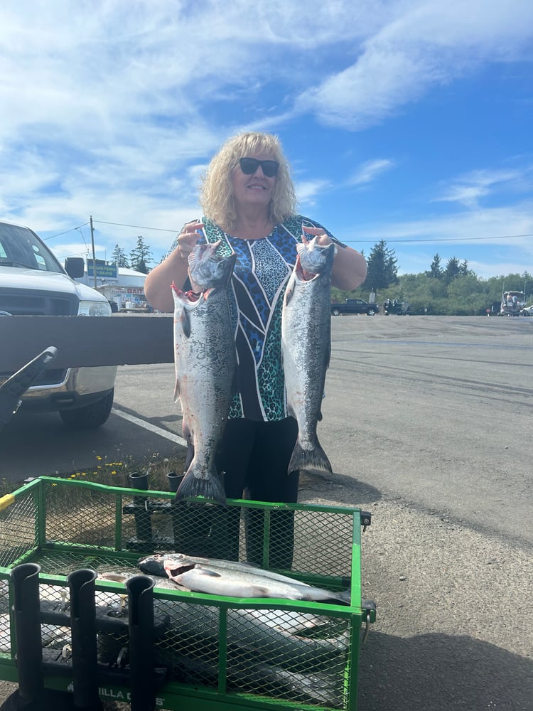 Astoria Salmon Fishing Trip At Buoy 10 In Warrenton