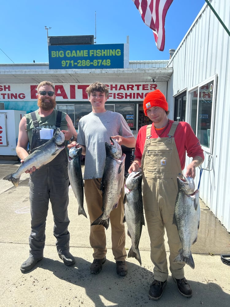 Astoria Salmon Fishing Trip At Buoy 10 In Warrenton