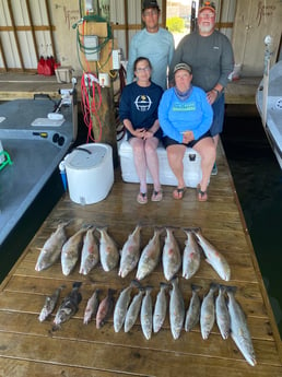 Black Drum, Redfish, Speckled Trout / Spotted Seatrout fishing in Port O&#039;Connor, Texas