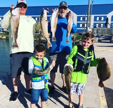 Flounder, Redfish, Speckled Trout / Spotted Seatrout fishing in Surfside Beach, Texas