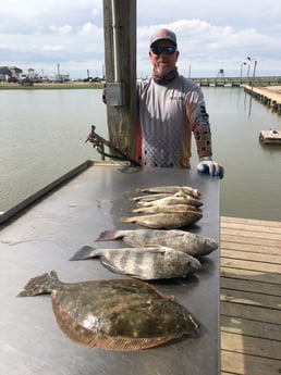 Black Drum, Flounder, Speckled Trout / Spotted Seatrout fishing in Surfside Beach, Texas