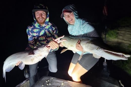 Alligator Gar, Blue Catfish fishing in Dallas, Texas