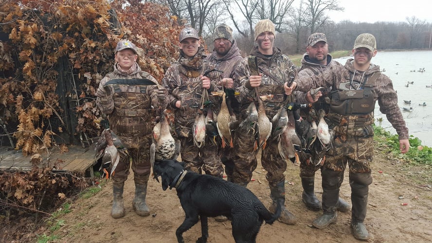 Goose Hunts W/ Lodging Available In Fisher