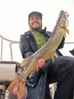 Northern Pike fishing in Hubbard, Iowa