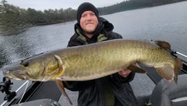 Wallhanger Musky Guide Trips