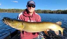 Wallhanger Musky Guide Trips