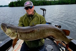 Wallhanger Musky Guide Trips