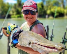 Giant Alligator Gar Adventure