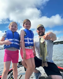 Largemouth Bass Fishing in Lake Ozark, Missouri