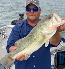 Smallmouth and Largemouth Excitement on Pickwick Lake