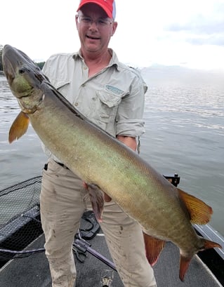 Wallhanger Musky Guide Trips