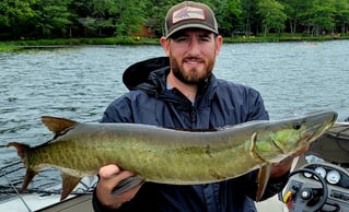 Wallhanger Musky Guide Trips