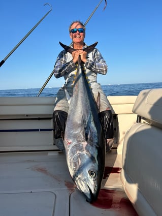 Tuna fishing trips. Midshore Offshore