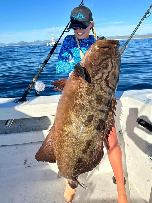 Cabo Trophy Hunt - 28’ Cuddy Cabin