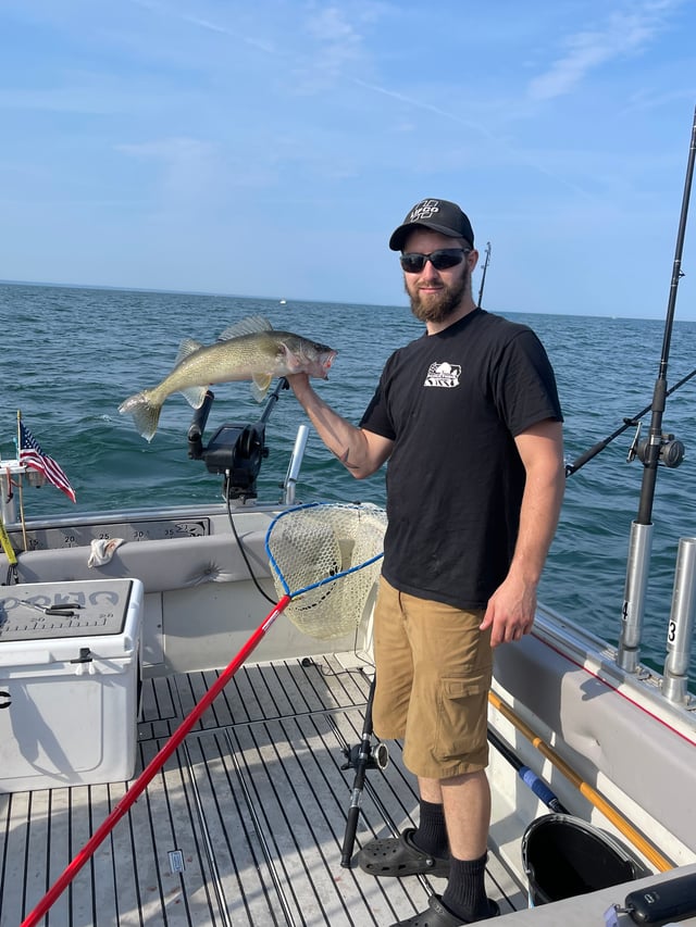 Summer walleye troll