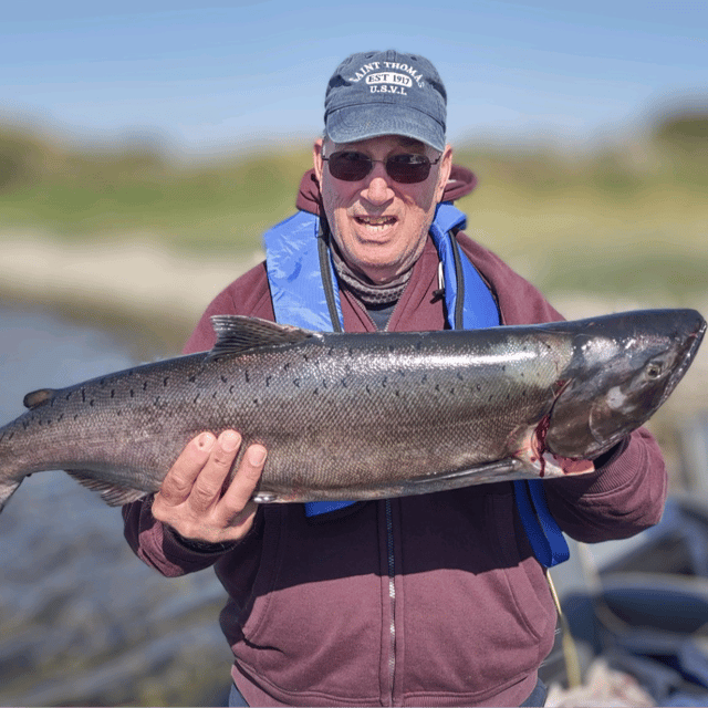 Chinook Salmon Fishing in Mesa, Washington