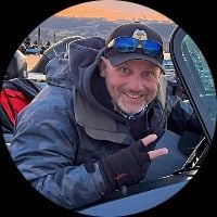 Profile photo of Captain Experiences guide Ronnie