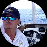 Profile photo of Captain Experiences guide Yustas